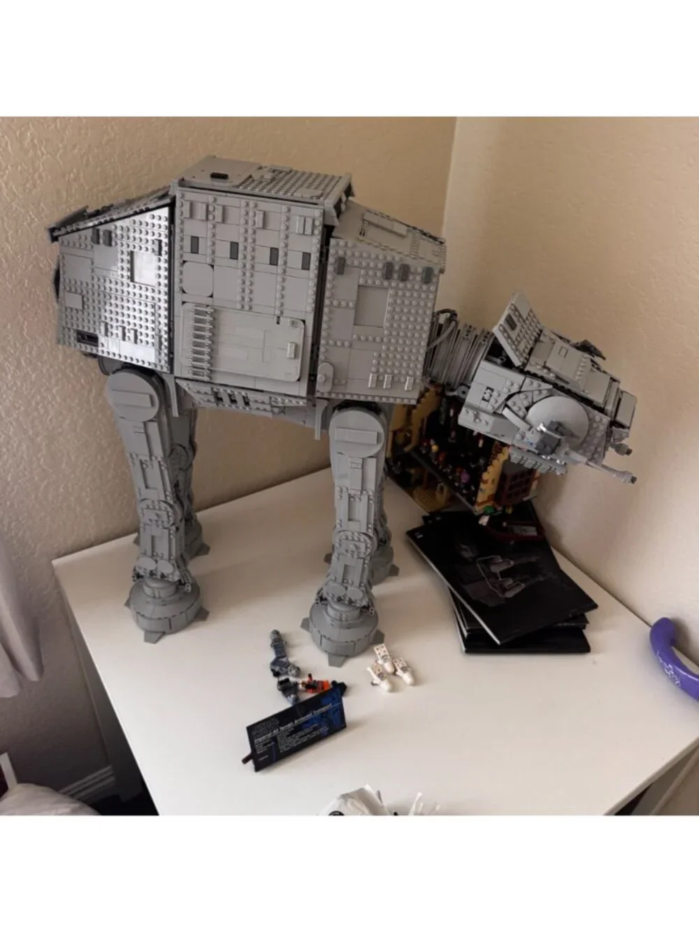 LEGO Star Wars UCS AT-AT 75313 99% Complete With Instructions & 7 Minifigures